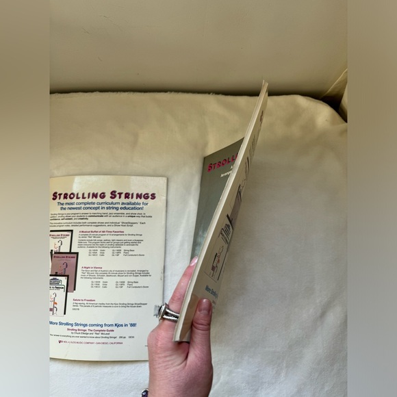 Strolling Strings violin music books - Picture 10 of 11